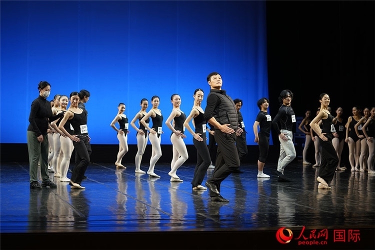 3月26日，松山芭蕾舞團青年代表團成員在中央芭蕾舞團交流學習。人民網(wǎng)記者 張麗婭攝