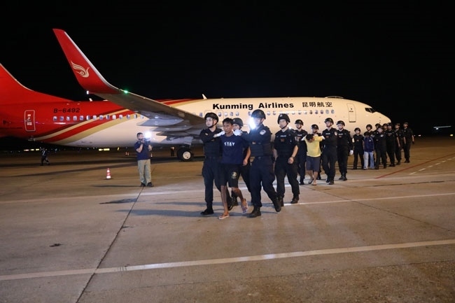 押解現(xiàn)場(chǎng)。公安部供圖