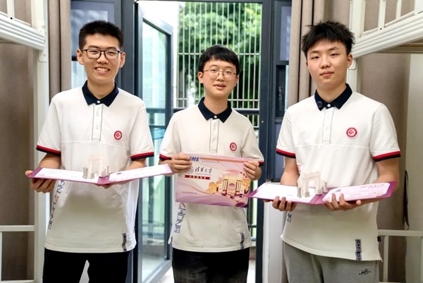 王子源（左）、母翰堯（中）、郭洋君（右）。清華大學(xué)供圖