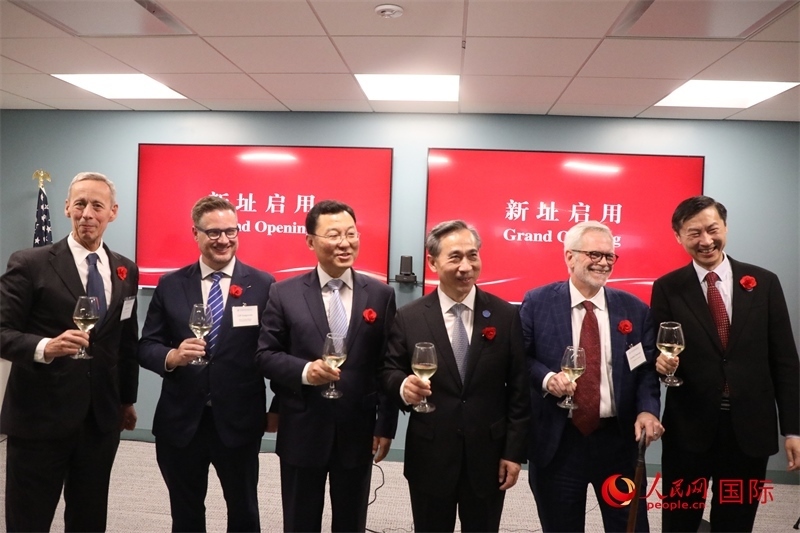 4、美中貿(mào)易全國委員會會長克雷格·艾倫、美國商會高級副會長傅瑞偉等美國工商界代表出席活動。 人民網(wǎng)記者 李志偉攝