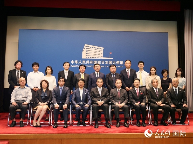 現(xiàn)場(chǎng)嘉賓合影。人民網(wǎng) 許可攝