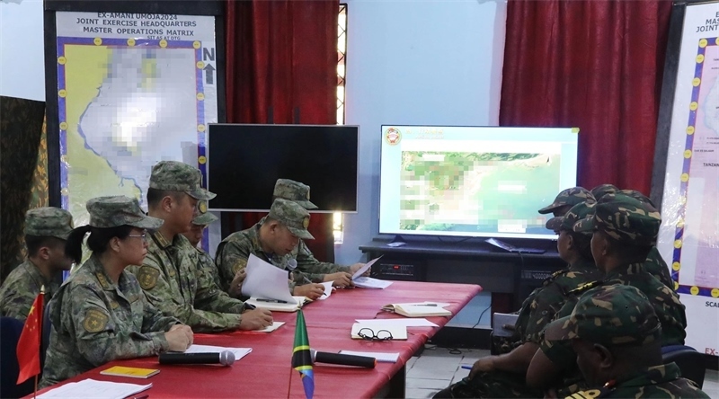 海上指揮所商定細節(jié)。王福攝