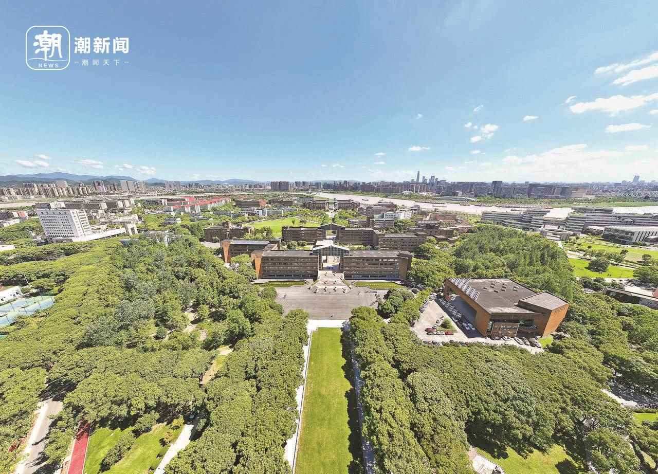 俯瞰寧波大學。潮新聞記者 賀元凱 周旭輝 彭鵬 攝