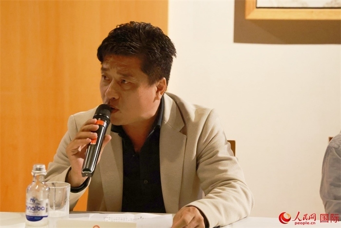 巴西中國浙江商會會長鄭俠茂在座談會上致辭。人民網記者 陳海琪攝