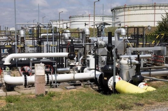 這是2022年5月24日在匈牙利薩茲豪隆包陶多瑙河煉油廠拍攝的連接匈牙利和俄羅斯的“友誼”輸油管道入口點。新華社發(fā)（弗爾季·奧蒂洛攝）