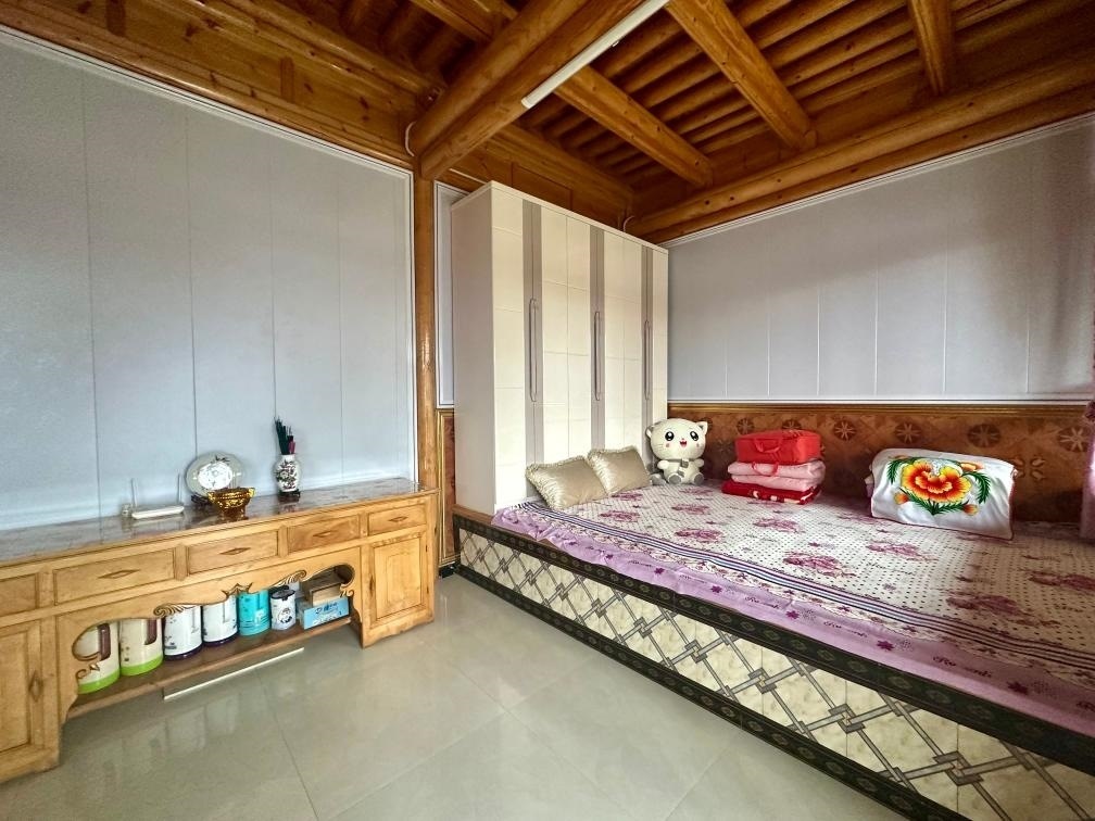 圖為7月13日拍攝的喇德燚家維修加固后的房屋一角。新華社記者 張子琪 攝