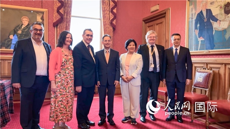 圖為阿伯丁市政廳會見現(xiàn)場。人民網(wǎng) 郭錦標(biāo)攝