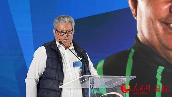 茨瓦尼市市長(zhǎng)委員會(huì)成員漢內(nèi)斯·科茲致辭。人民網(wǎng) 張茜攝