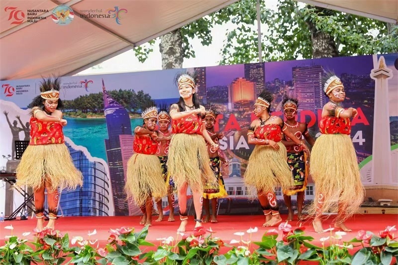 印尼在華留學(xué)生表演民族特色舞蹈。