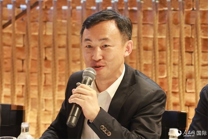 中國(guó)駐里約熱內(nèi)盧代總領(lǐng)事王海濤在座談會(huì)上致辭。人民網(wǎng)記者 陳海琪攝