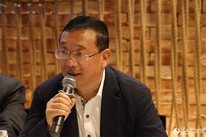 巴西文協(xié)主席上官建峰在座談會(huì)上致辭。人民網(wǎng)記者 陳海琪攝