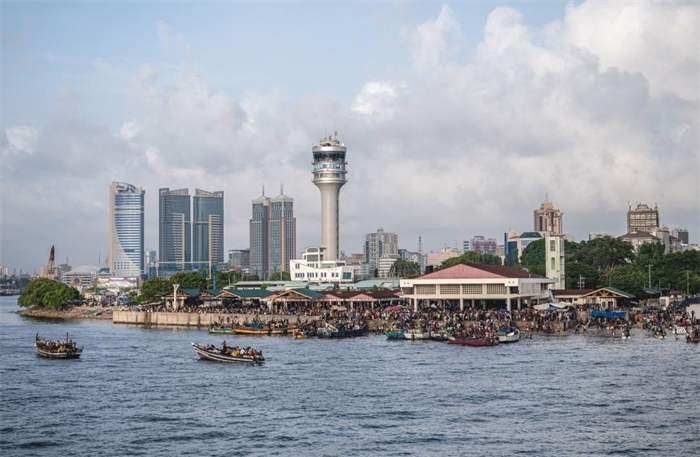 這是2023年12月29日拍攝的坦桑尼亞達(dá)累斯薩拉姆漁港。新華社記者王冠森攝