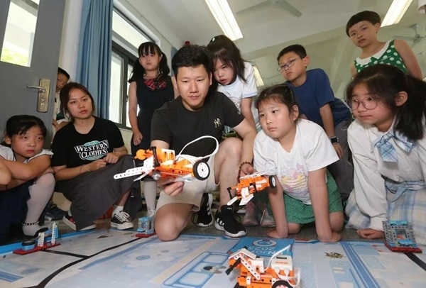 暑托班智能小車課。