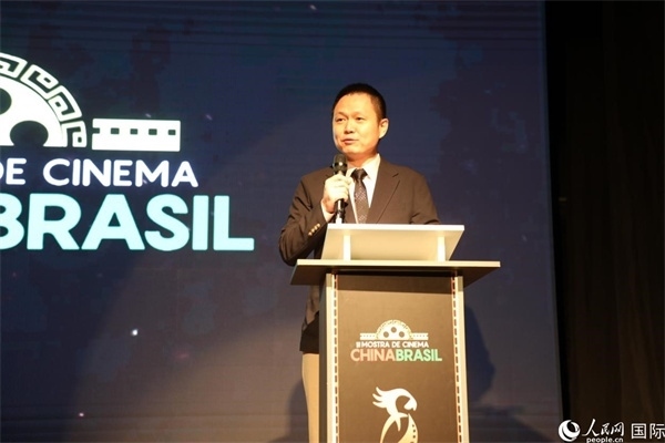 當(dāng)?shù)貢r(shí)間8月26日晚，中國駐里約總領(lǐng)館副總領(lǐng)事王尉育在第三屆中國－巴西電影展開幕式上致辭。 人民網(wǎng)記者 陳一鳴攝