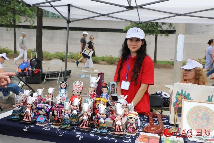 在今年活動(dòng)上，貴州代表團(tuán)設(shè)立的貴州非遺文化、“村BA”文創(chuàng)、貴州茶文化等展區(qū)。人民網(wǎng)記者 李志偉攝