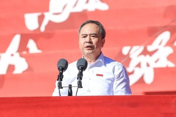 中國科學(xué)院院士、大連理工大學(xué)校長賈振元在2024級新生開學(xué)典禮上致辭。校方供圖