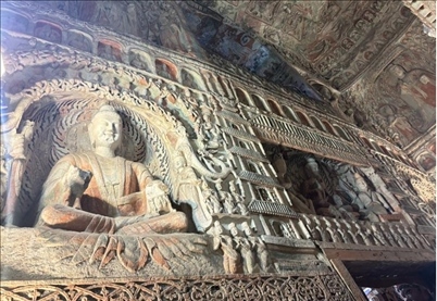 云岡石窟一角。人民網(wǎng) 曹欣悅攝