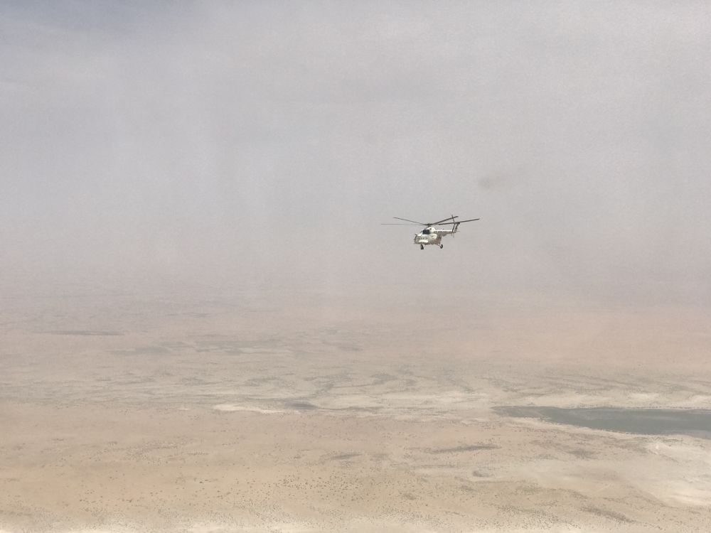 2017年8月8日，中國首支維和直升機(jī)分隊(duì)直升機(jī)飛行在蘇丹達(dá)爾富爾任務(wù)區(qū)上空。