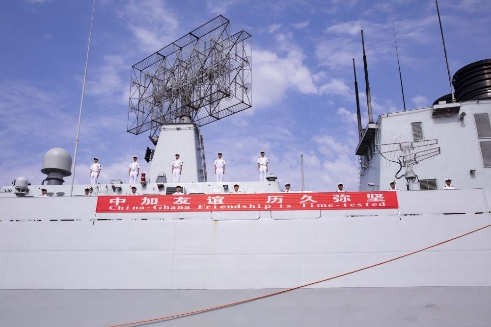 2023年6月27日，中國海軍第43批護(hù)航編隊(duì)抵達(dá)加納特馬港碼頭，開始對(duì)加納進(jìn)行為期4天的友好訪問。