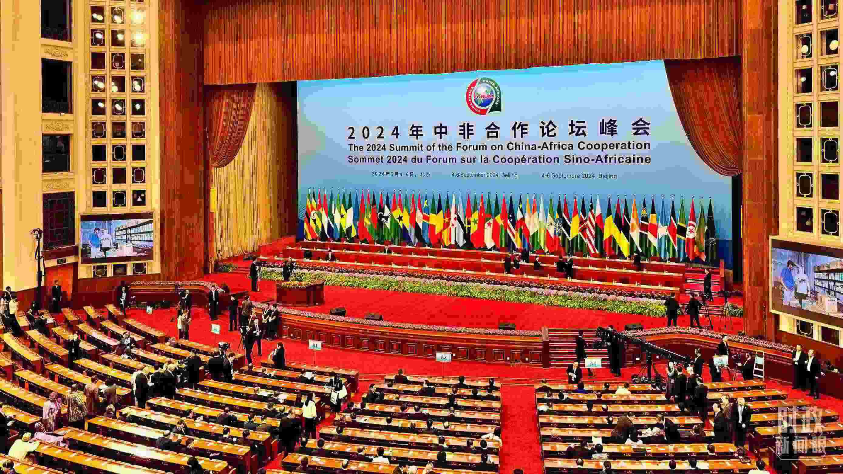  △9月5日上午，中非合作論壇北京峰會(huì)開幕式在北京人民大會(huì)堂舉行。這是開始前的現(xiàn)場(chǎng)。（總臺(tái)央視記者李增仁拍攝）