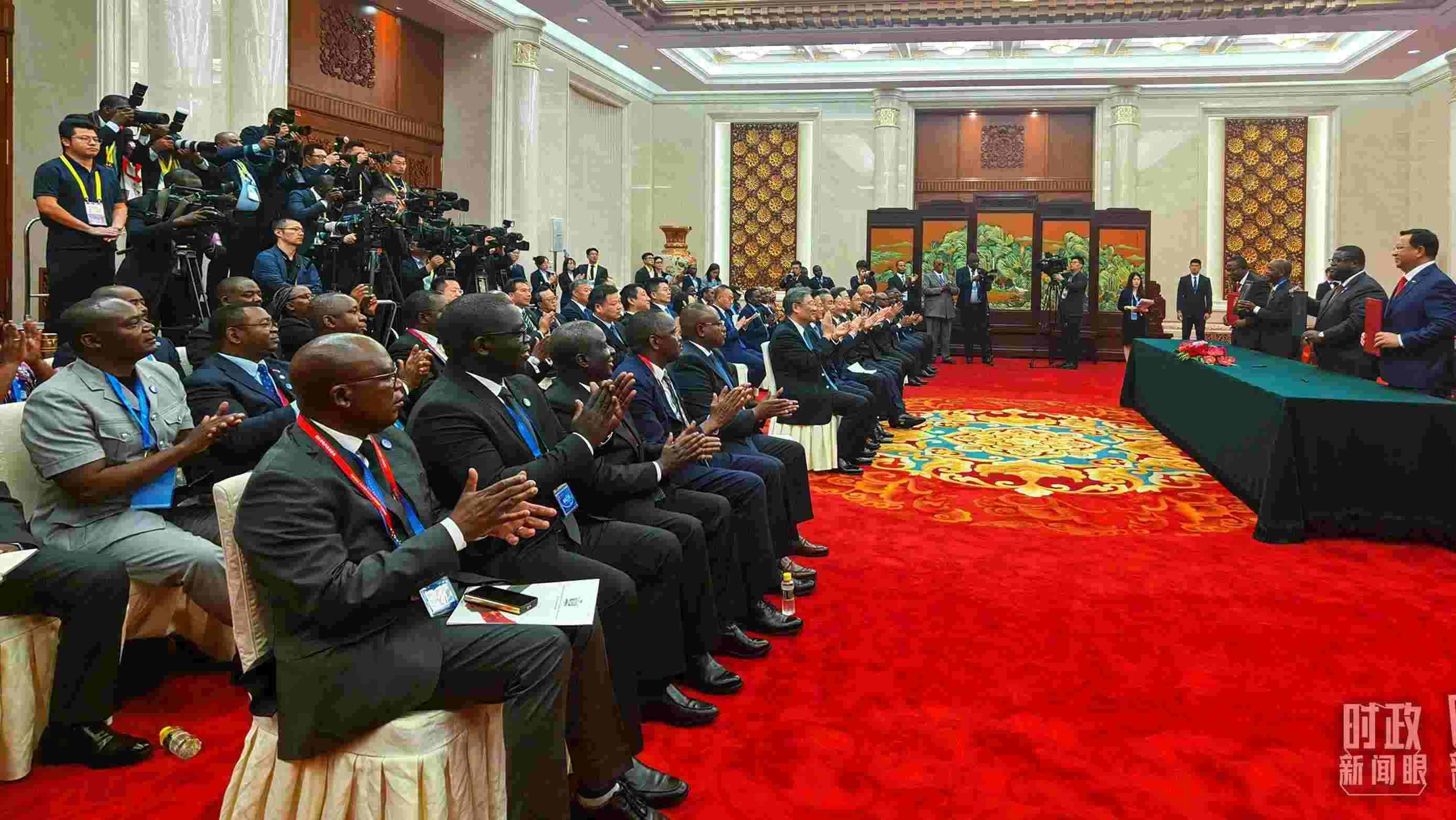 《坦贊鐵路激活項(xiàng)目諒解備忘錄》簽署現(xiàn)場。（總臺(tái)央視記者曹亞星拍攝）