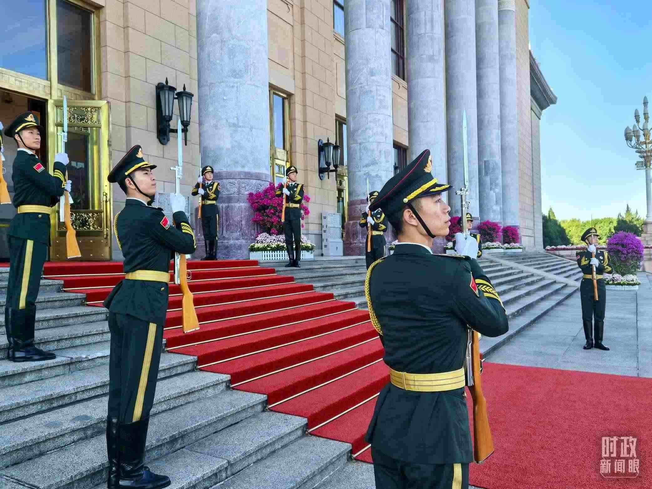 禮兵列隊(duì)迎接外賓。（總臺(tái)央視記者鐘銳拍攝）