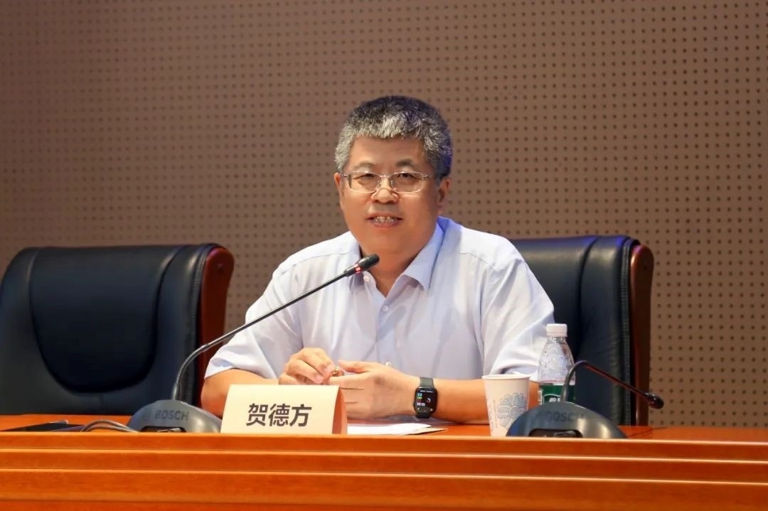 國務(wù)院參事、科技部原副秘書長、中國科技評估與成果管理研究會理事長賀德方致辭。主辦方供圖