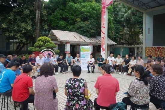  南寧市青秀區(qū)新竹社區(qū)召開“竹聲傾談”民情懇談會。（李抒蓉 攝）