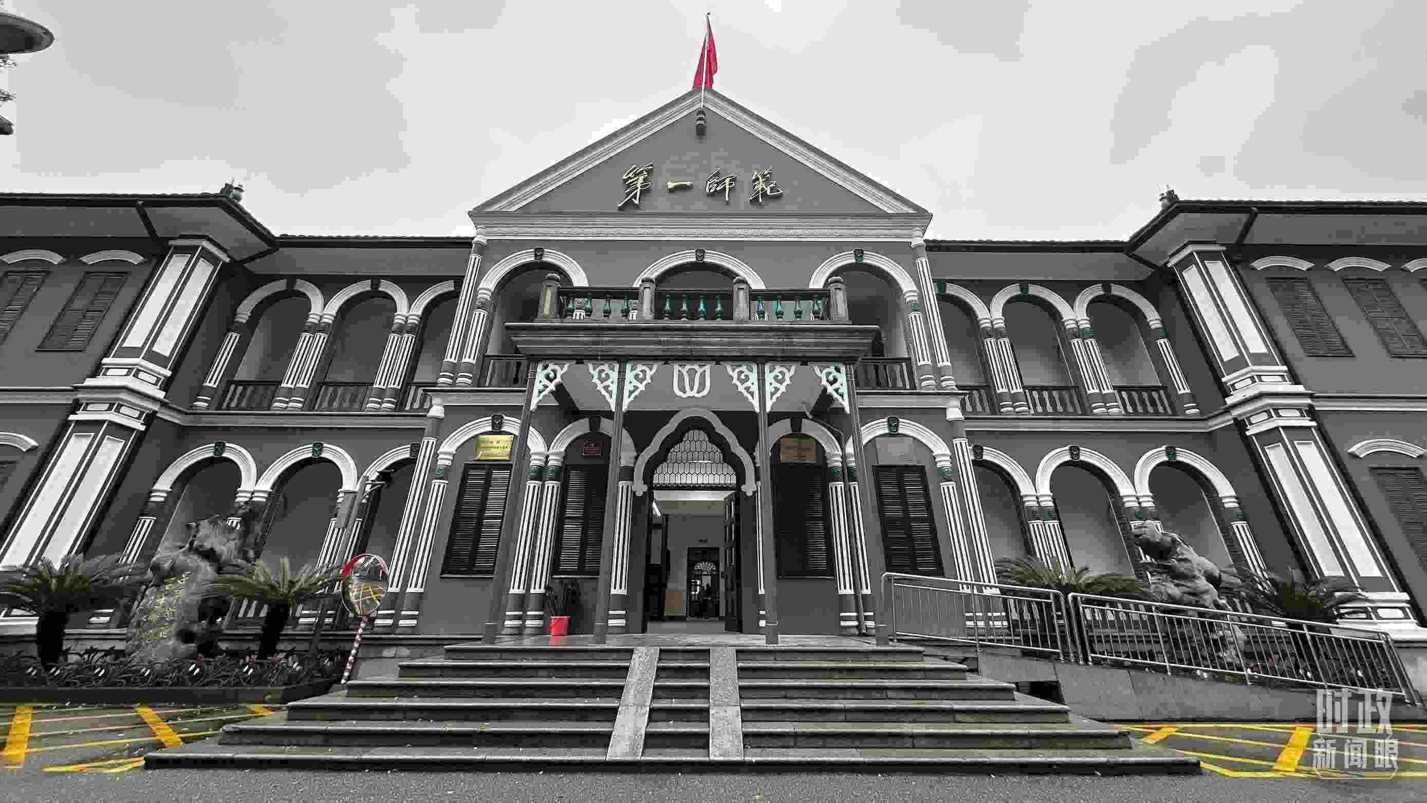  △2024年3月，習(xí)近平來到湖南第一師范學(xué)院（城南書院校區(qū)）考察。當(dāng)時他說，國家要強大，必須辦好教育。（總臺央視記者覃思拍攝）