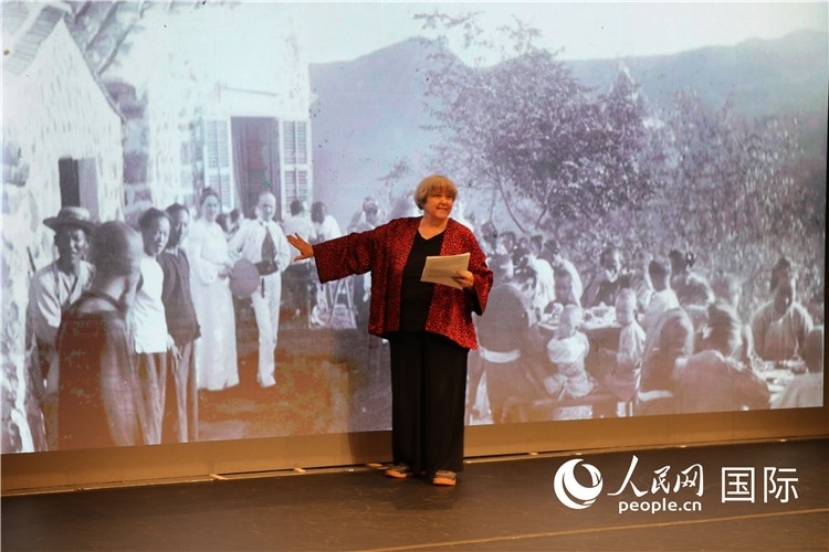 2、美國“鼓嶺之友”代表穆言靈講述友好故事。 人民網(wǎng)記者 李志偉攝