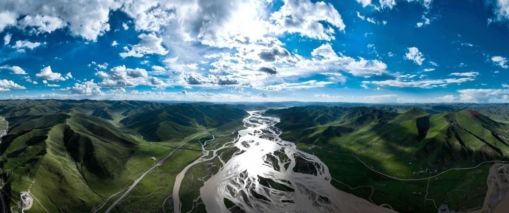 2024年7月31日在青海省果洛藏族自治州達日縣境內拍攝的黃河（無人機全景照片）。