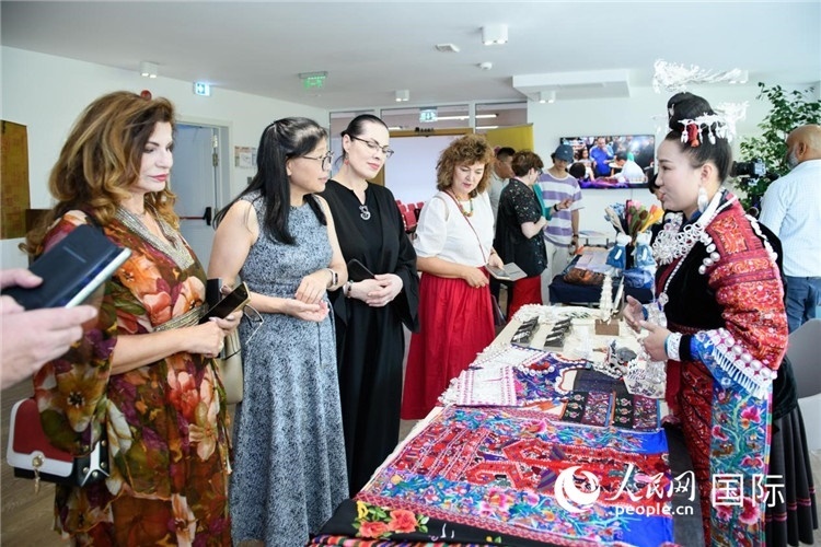 苗族銀器展示。傅永山攝