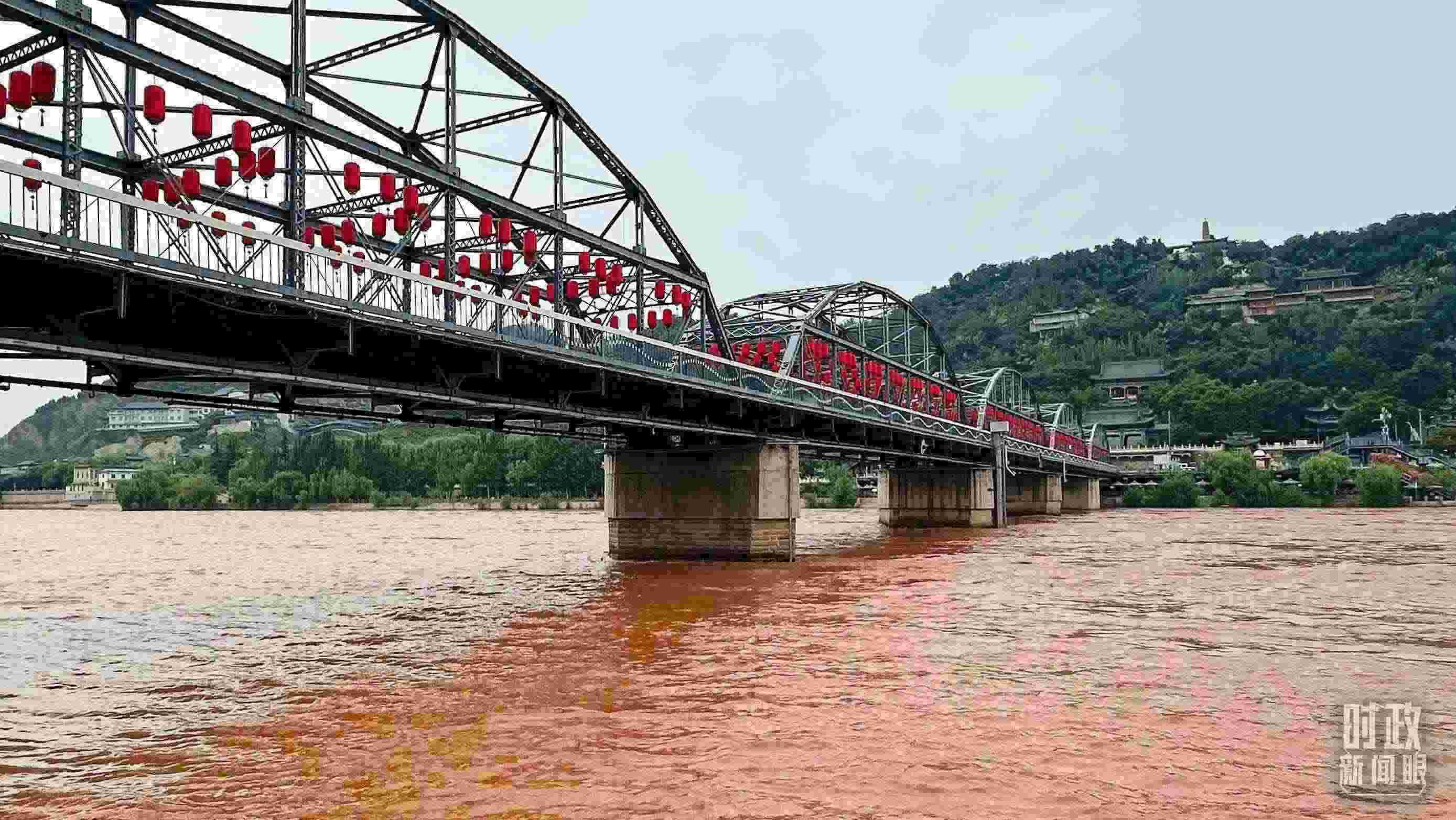 △黃河蘭州中山橋段。（總臺(tái)央視記者范一鳴拍攝）