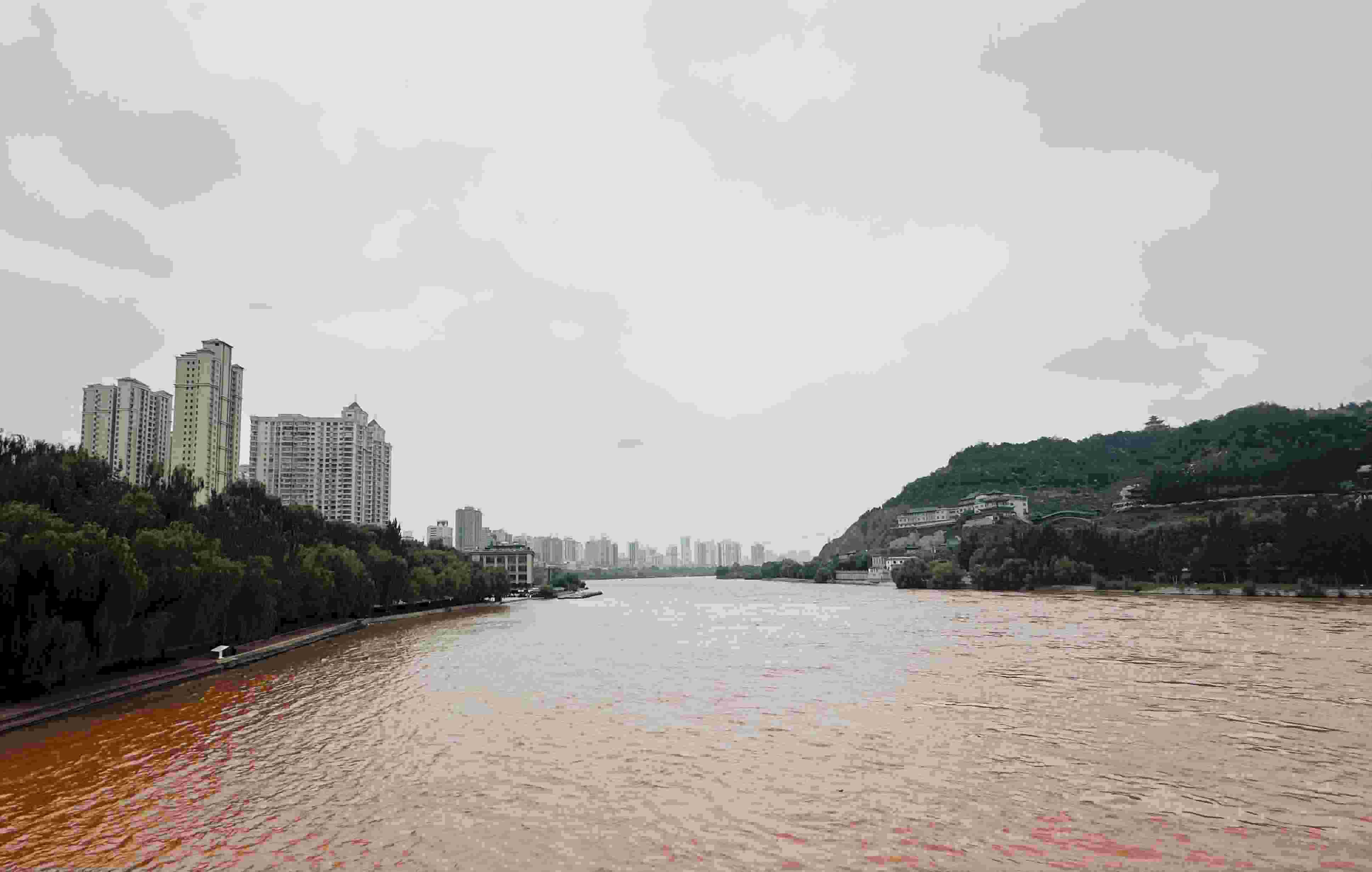 △黃河蘭州段。（總臺(tái)央視記者陸泓宇拍攝）