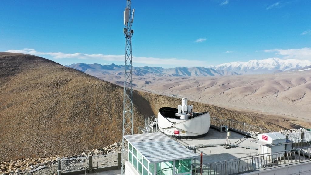正在運(yùn)行的塔縣星地激光通信地面站。（中國科學(xué)院空天信息創(chuàng)新研究院供圖）