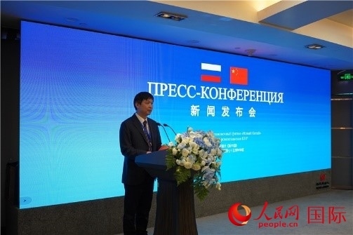 中共吉安市委宣傳部部長(zhǎng)李瑞峰在《新中國》新聞發(fā)布會(huì)上致辭。人民網(wǎng) 褚夢(mèng)琦攝