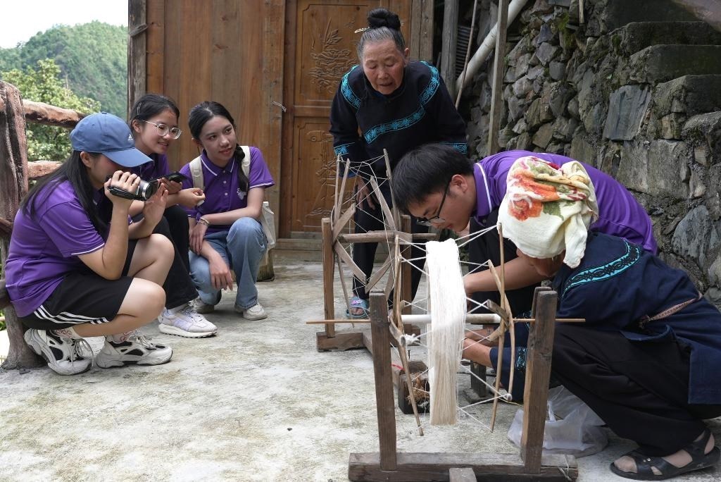 南開大學(xué)師生在貴州省雷山縣南猛村了解鄉(xiāng)村振興成就。（受訪者供圖）