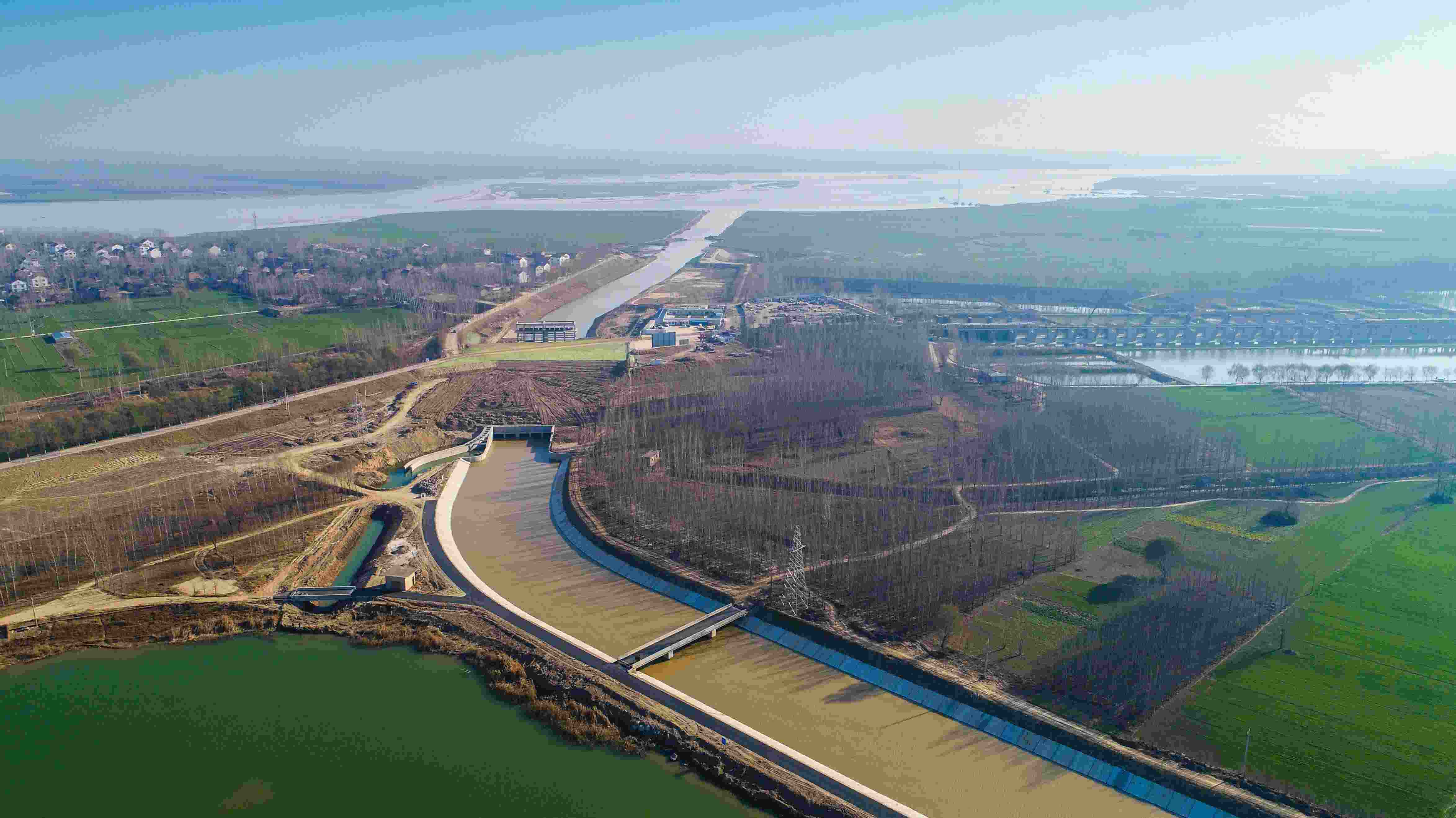 實施引黃入冀調(diào)水，助力華北地下水超采綜合治理和白洋淀生態(tài)環(huán)境修復(fù)。水利部水資源局供圖