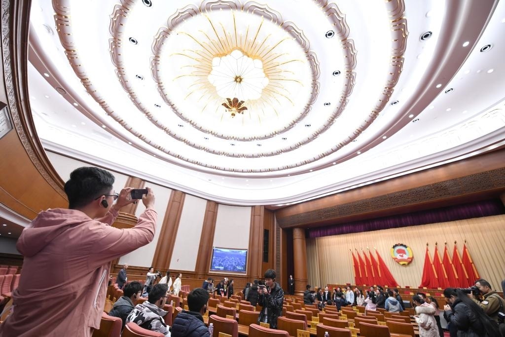 2019年11月16日，全國(guó)政協(xié)機(jī)關(guān)舉辦第一次公眾開(kāi)放日活動(dòng)，約200名高校師生、街道工作人員、退休干部、居民代表等參加。新華社記者 岳月偉 攝