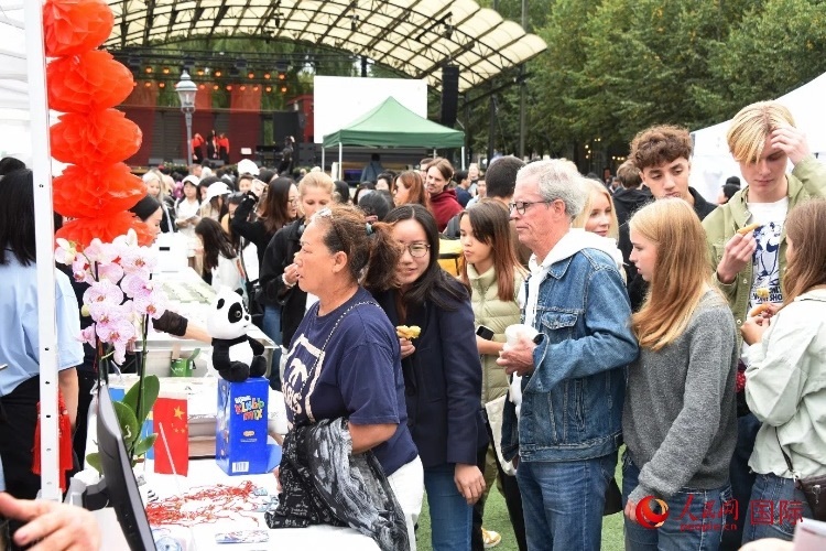 斯德哥爾摩中秋游園會。人民網(wǎng)記者 殷淼