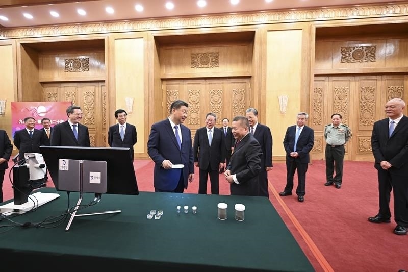 △2024年9月23日，習(xí)近平總書記等參觀月球樣品和探月工程成果展覽。