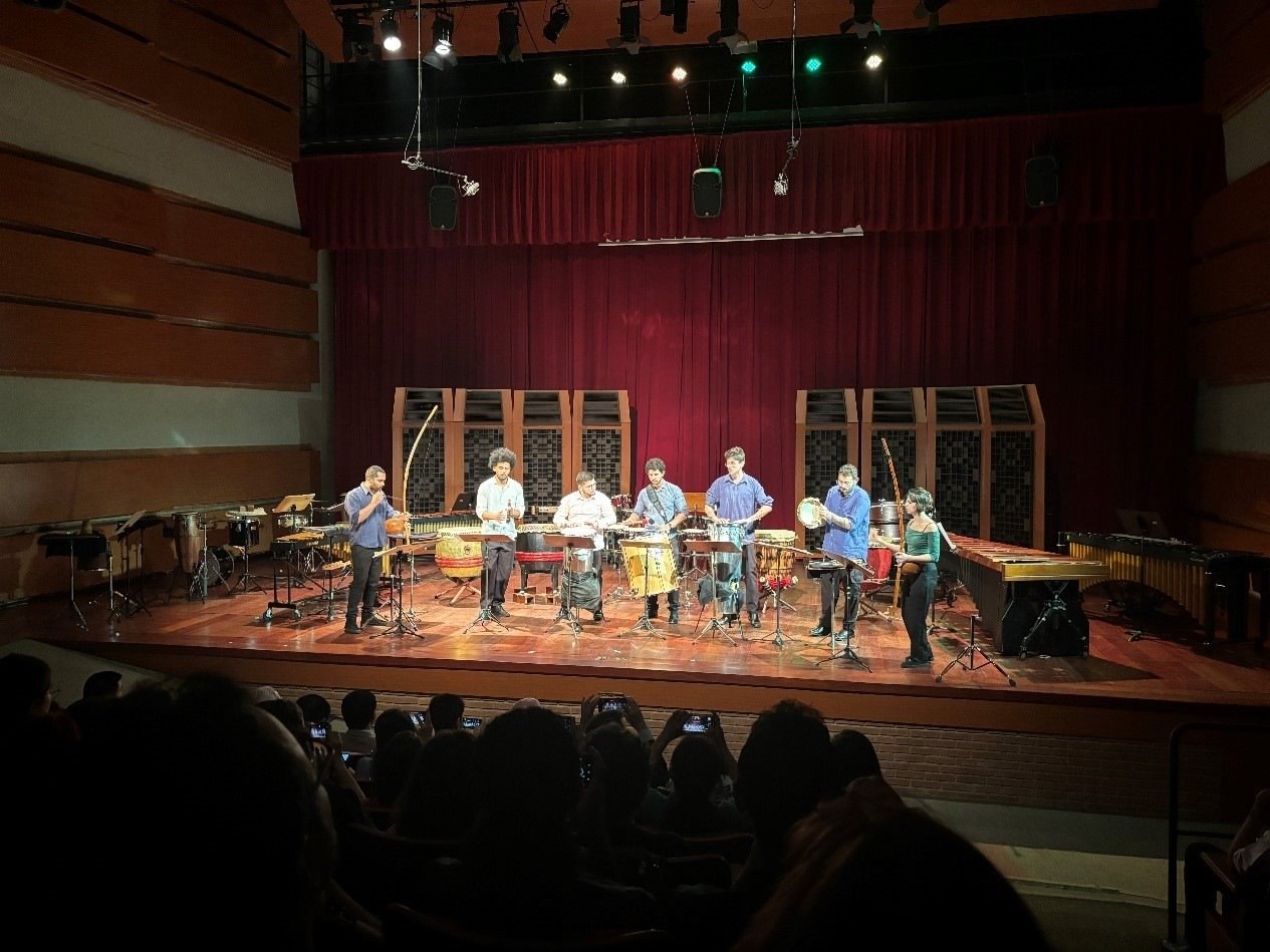 圣保羅州立大學(xué)藝術(shù)學(xué)院打擊樂(lè)團(tuán)在活動(dòng)上表演精彩的節(jié)目。 圣保羅州立大學(xué)孔子學(xué)院供圖