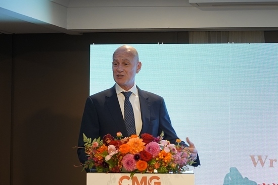 澳大利亞旅游局東半球市場(chǎng)及國際航司業(yè)務(wù)執(zhí)行總經(jīng)理何安哲在活動(dòng)上致辭。張舒惠攝