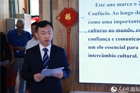 中國駐里約總領(lǐng)館副總領(lǐng)事王海濤在活動現(xiàn)場致辭。人民網(wǎng)記者 陳海琪攝