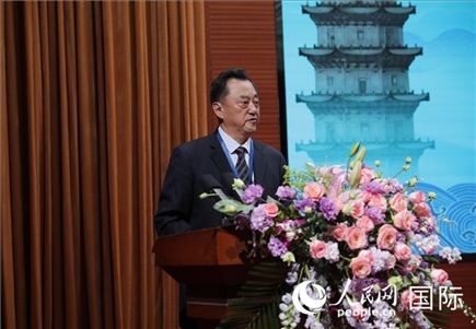 北京語(yǔ)言大學(xué)黨委書(shū)記倪海東在“走進(jìn)中華文明——海絲印記 世遺泉州”主題人文交流活動(dòng)中致辭。人民網(wǎng) 王婧攝