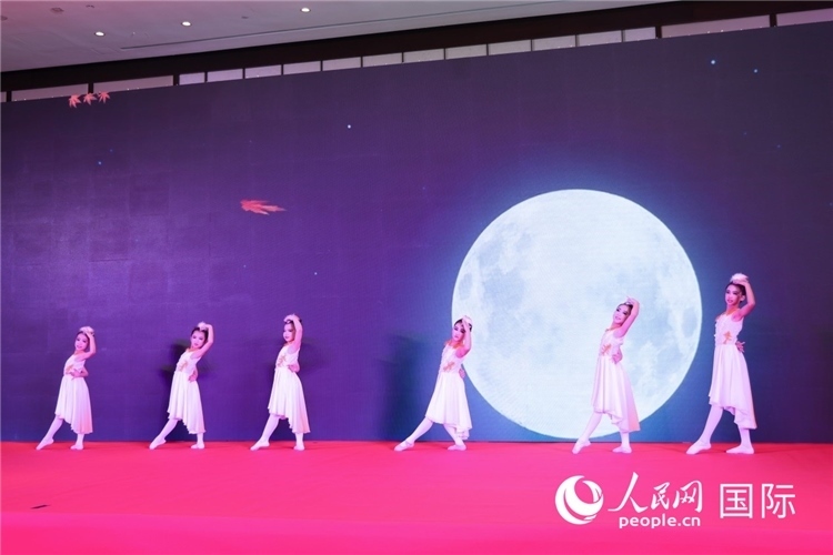 中國青少年歌舞表演。人民網(wǎng)記者任皓宇攝