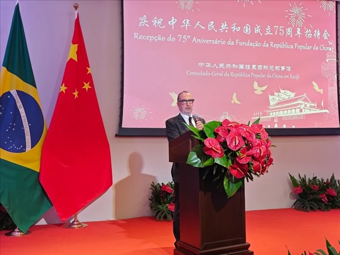 巴西外交部駐東北部地區(qū)辦公室主任德寶拉大使在招待會上致辭。 中國駐累西腓總領館供圖