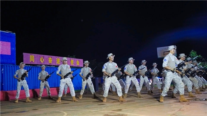 刺殺操展示氣勢沖天。孫千攝