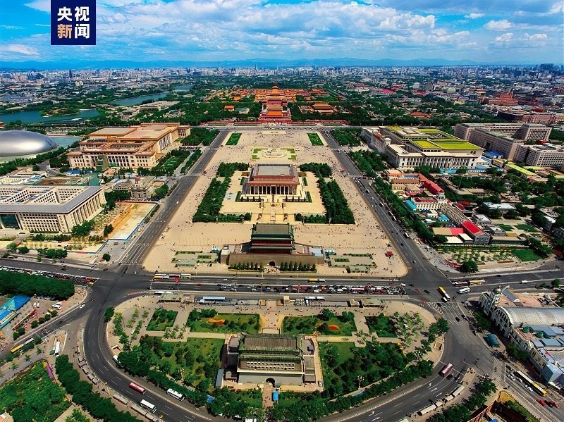 △全長7.8公里的北京中軸線上，分布有鐘鼓樓、景山、故宮等15處遺產(chǎn)構(gòu)成要素。