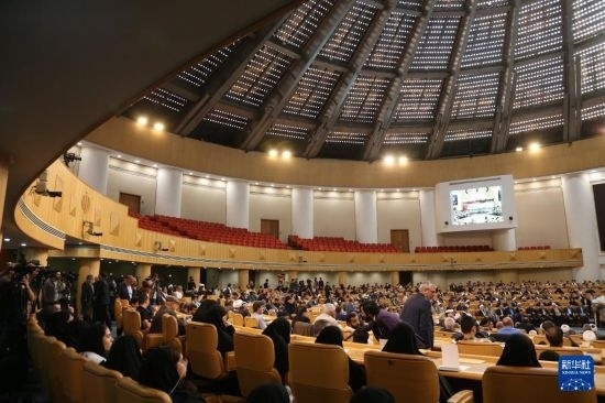 這是10月7日在伊朗首都德黑蘭拍攝的第七屆聲援巴勒斯坦兒童和青少年國際會議現(xiàn)場。新華社記者 沙達提 攝